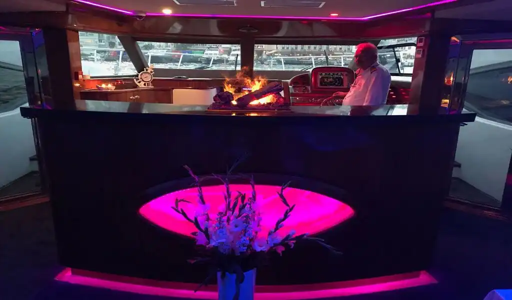 YACHT ROYAL İSTANBUL